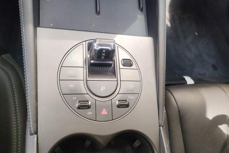 Used BYD Seal 06 New Energy 2024 DM-i 80KM Prestige Model Gear Lever