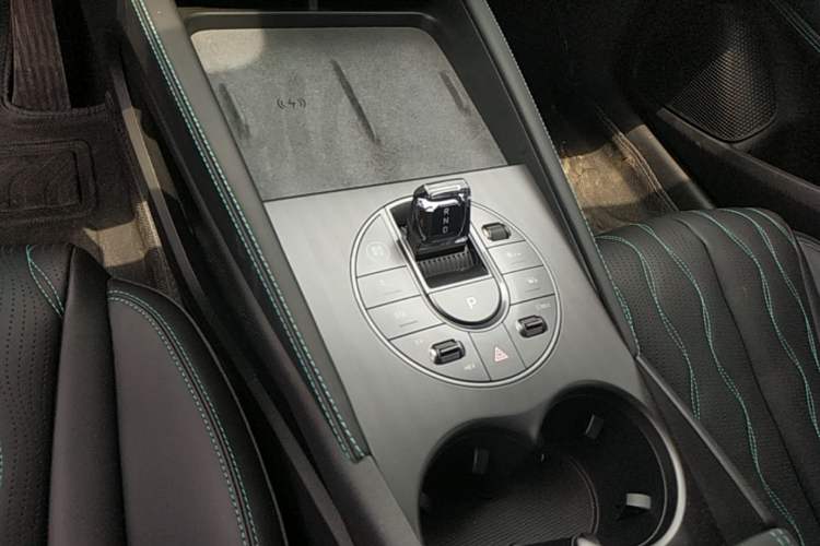 Used BYD Seal 06 New Energy 2024 DM-i 120KM Flagship Model Gear Lever