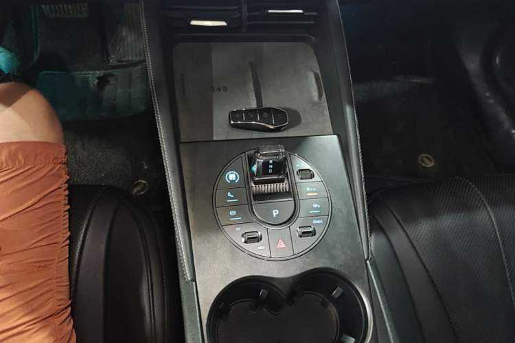 Used BYD Seal 06 New Energy 2024 DM-i 120KM Flagship Model Gear Lever