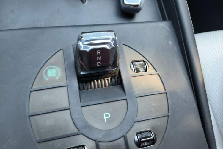 Used BYD Seal 06 New Energy 2024 DM-i 120KM Prestige Model Gear Lever