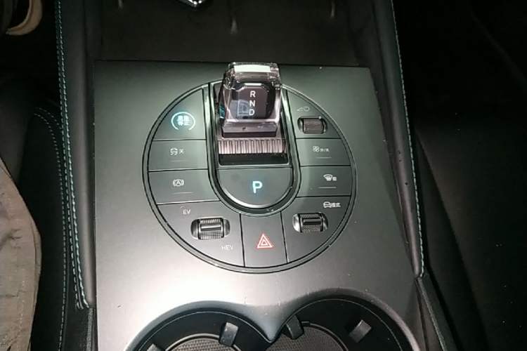 Used BYD Seal 06 New Energy 2024 DM-i 80KM Prestige Model Gear Lever