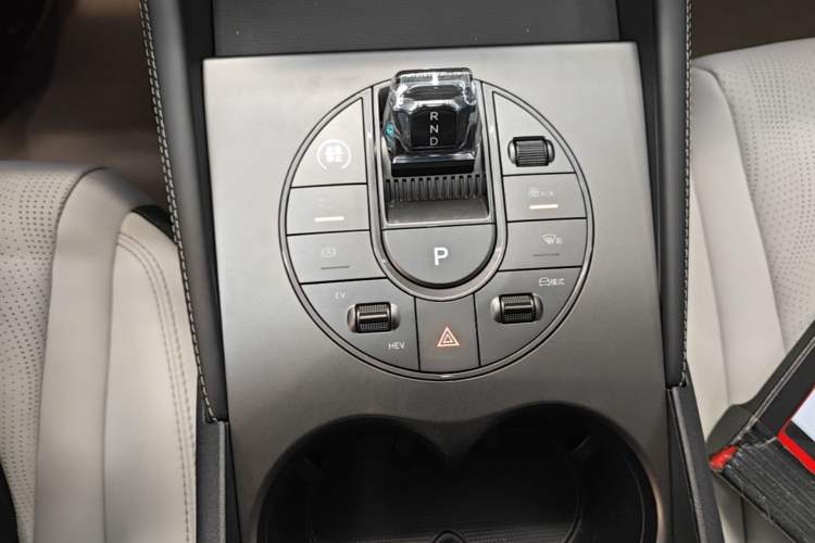 Used BYD Seal 06 New Energy 2024 DM-i 120KM Luxury Model Gear Lever