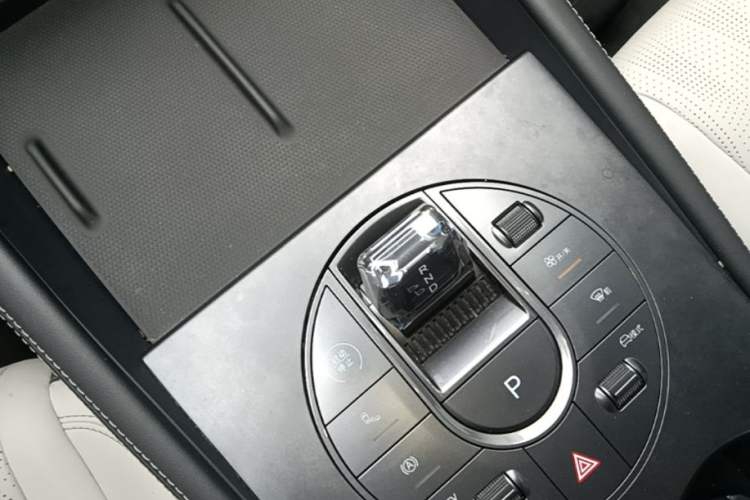 Used BYD Seal 06 New Energy 2024 DM-i 120KM Luxury Model Gear Lever