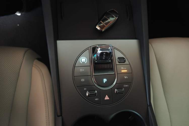 Used BYD Seal 06 New Energy 2024 DM-i 80KM Luxury Model Gear Lever