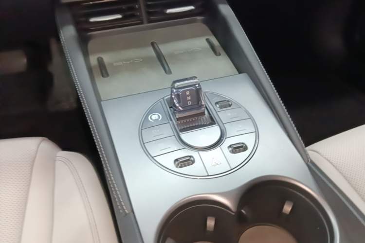Used BYD Seal 06 New Energy 2024 DM-i 80KM Prestige Model Gear Lever