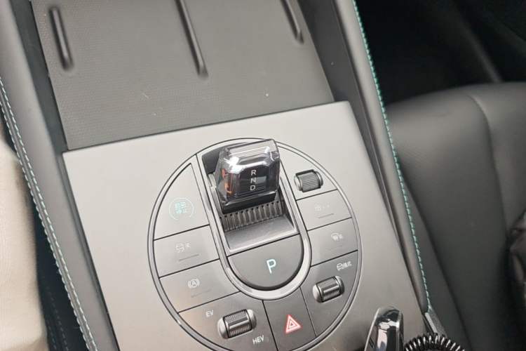 Used BYD Seal 06 New Energy 2024 DM-i 80KM Prestige Model Gear Lever