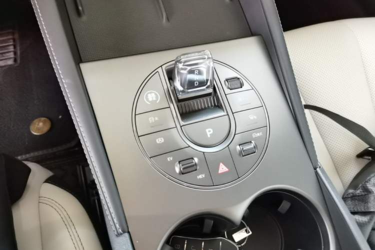 Used BYD Seal 06 New Energy 2024 DM-i 80KM Prestige Model Gear Lever