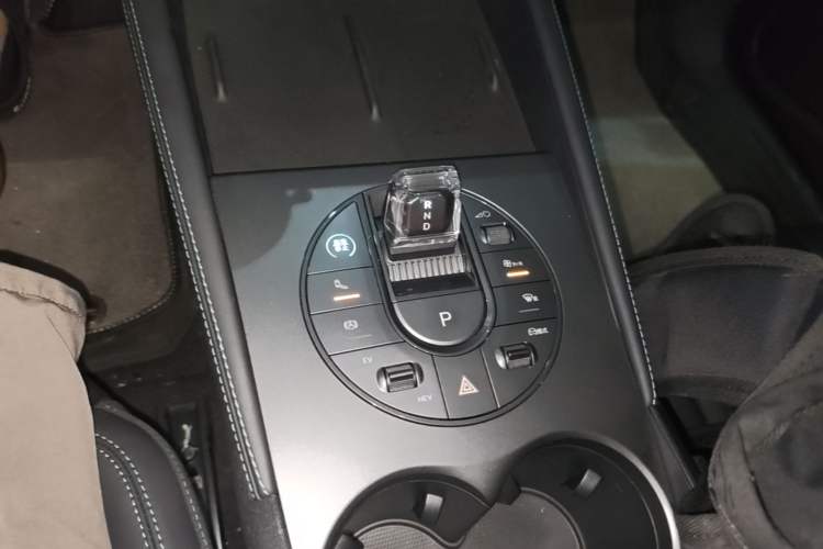 Used BYD Seal 06 New Energy 2024 DM-i 120KM Luxury Model Gear Lever