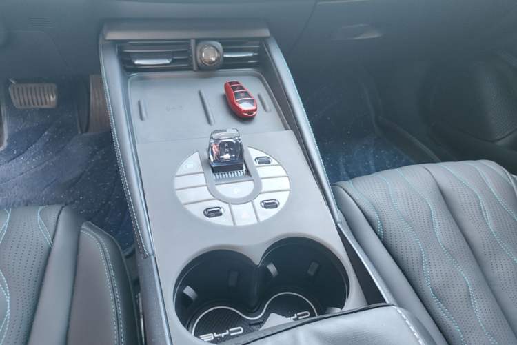 Used BYD Seal 06 New Energy 2024 DM-i 120KM Flagship Model Gear Lever
