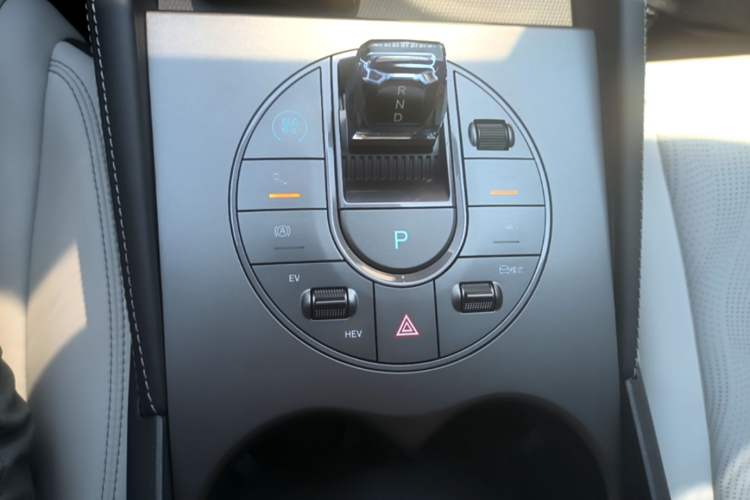 Used BYD Seal 06 New Energy 2024 DM-i 120KM Luxury Model Gear Lever