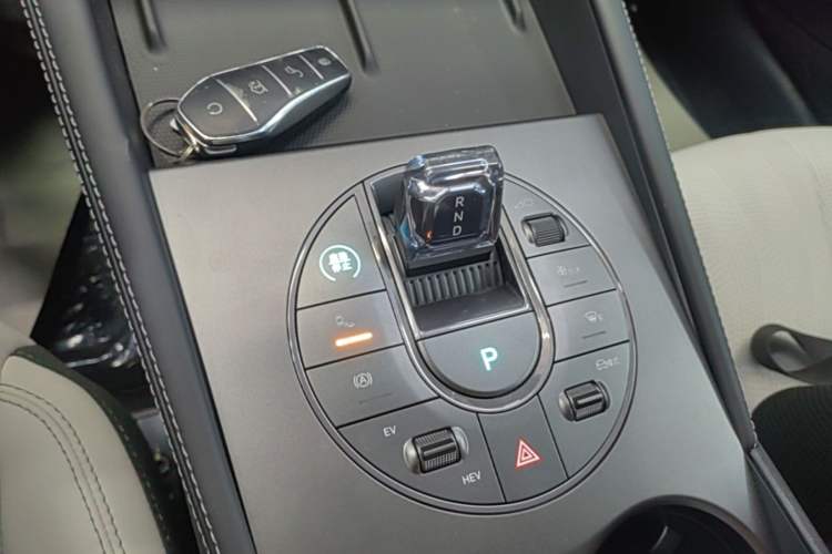 Used BYD Seal 06 New Energy 2024 DM-i 120KM Luxury Model Gear Lever