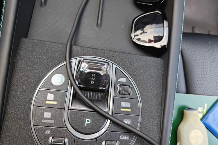 Used BYD Seal 06 New Energy 2024 DM-i 120KM Luxury Model Gear Lever