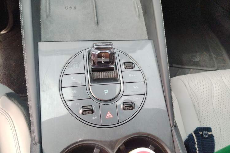 Used BYD Seal 06 New Energy 2024 DM-i 120KM Flagship Model Gear Lever