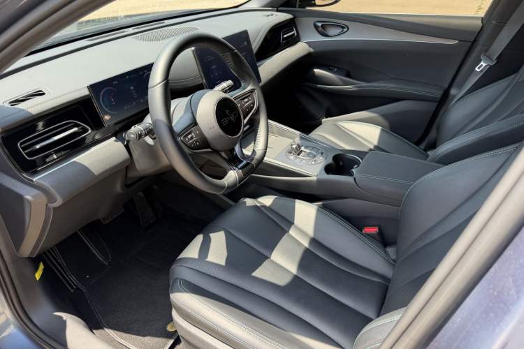 Used BYD Seal 06 New Energy 2024 DM-i 80KM Prestige Model Interior 1