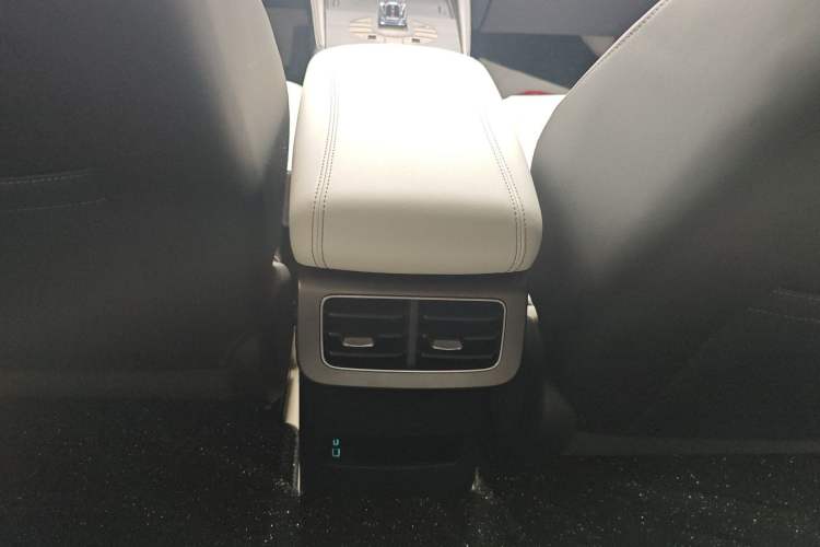 Used BYD Seal 06 New Energy 2024 DM-i 80KM Prestige Model Interior 3