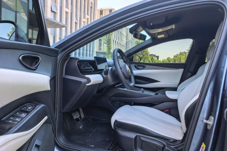 Used BYD Seal 06 New Energy 2024 DM-i 80KM Luxury Model Interior 5