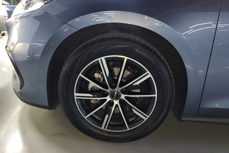 Used BYD Seal 06 New Energy 2024 DM-i 120KM Prestige Model Left Front Wheel Hub