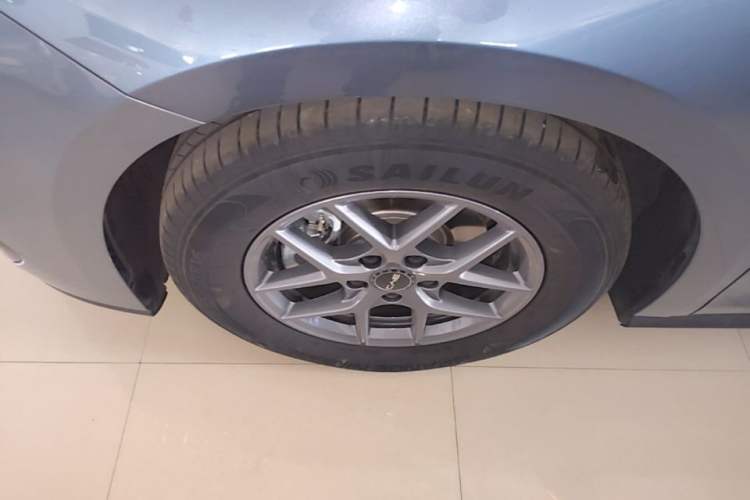 Used BYD Seal 06 New Energy 2024 DM-i 80KM Prestige Model Left Front Wheel Hub