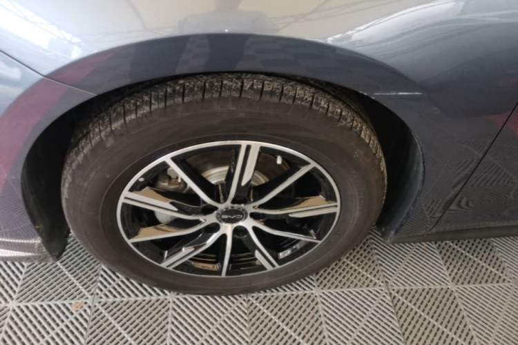 Used BYD Seal 06 New Energy 2024 DM-i 80KM Prestige Model Left Front Wheel Hub
