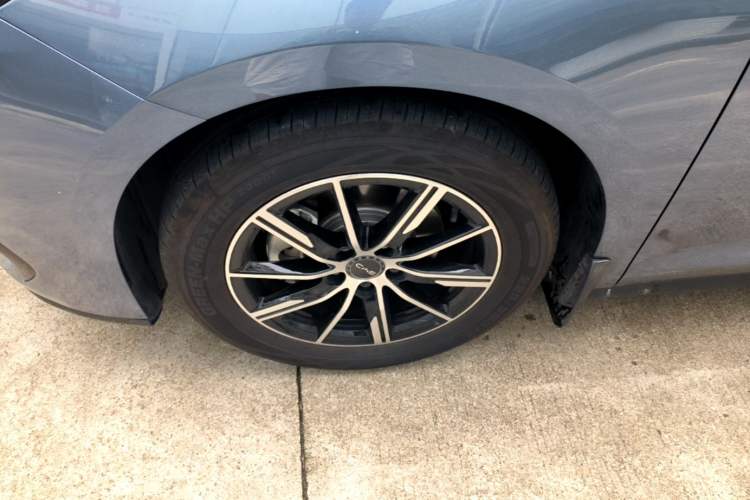 Used BYD Seal 06 New Energy 2024 DM-i 80KM Prestige Model Left Front Wheel Hub