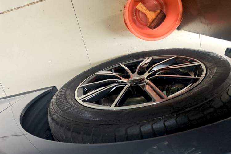 Used BYD Seal 06 New Energy 2024 DM-i 120KM Luxury Model Left Front Wheel Hub