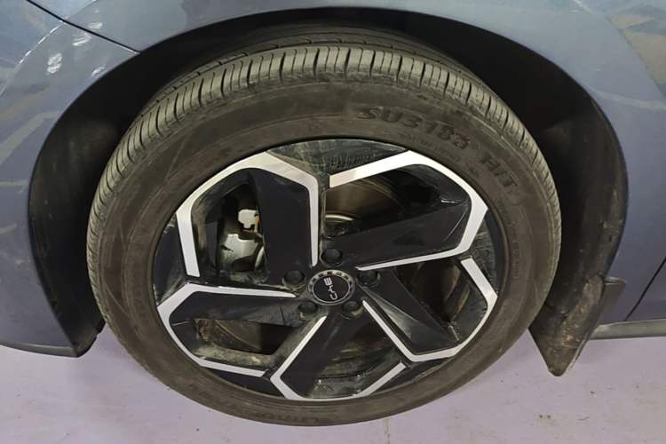 Used BYD Seal 06 New Energy 2024 DM-i 120KM Flagship Model Left Front Wheel Hub