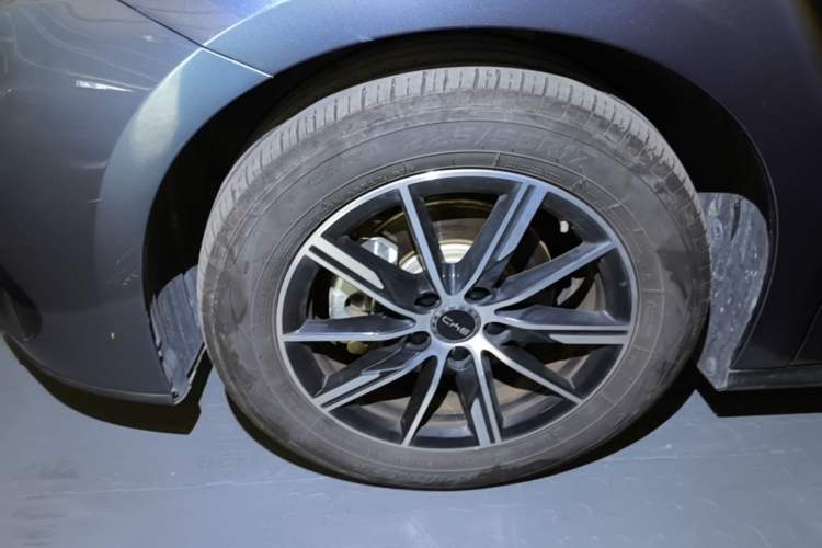 Used BYD Seal 06 New Energy 2024 DM-i 80KM Prestige Model Left Front Wheel Hub