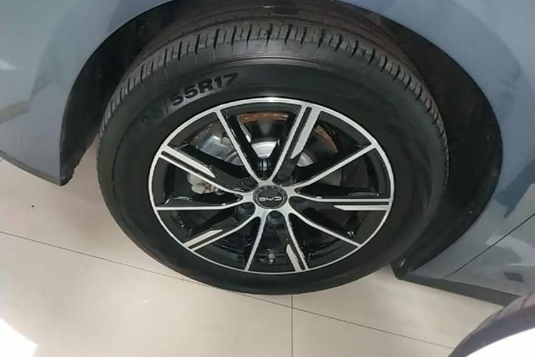 Used BYD Seal 06 New Energy 2024 DM-i 80KM Prestige Model Left Front Wheel Hub