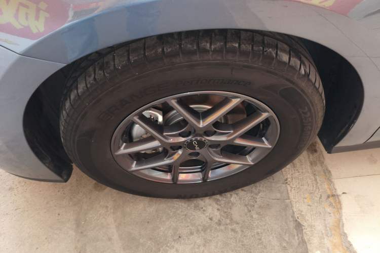Used BYD Seal 06 New Energy 2024 DM-i 80KM Luxury Model Left Front Wheel Hub