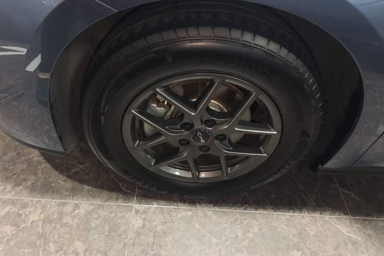 Used BYD Seal 06 New Energy 2024 DM-i 80KM Luxury Model Left Front Wheel Hub