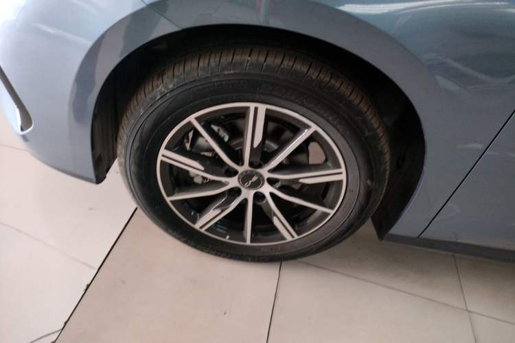 Used BYD Seal 06 New Energy 2024 DM-i 120KM Prestige Model Left Front Wheel Hub