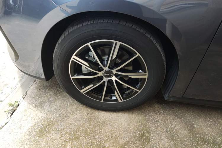 Used BYD Seal 06 New Energy 2024 DM-i 120KM Prestige Model Left Front Wheel Hub