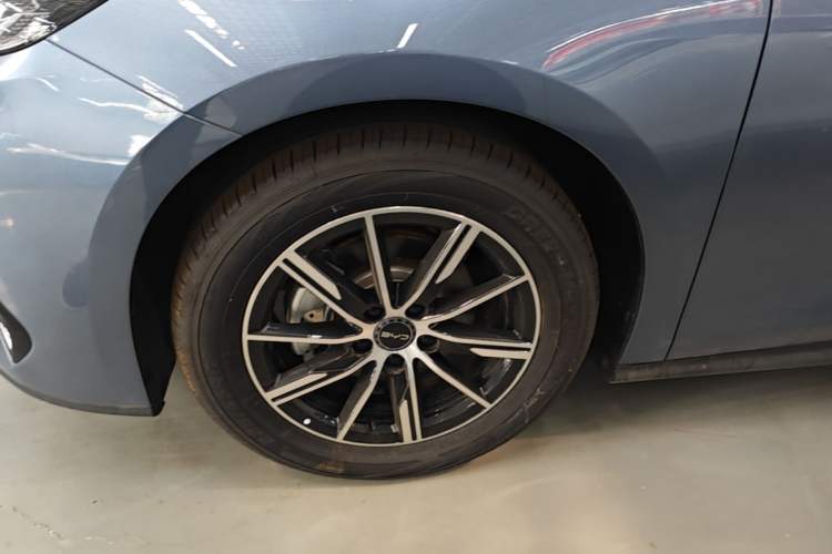 Used BYD Seal 06 New Energy 2024 DM-i 120KM Luxury Model Left Front Wheel Hub