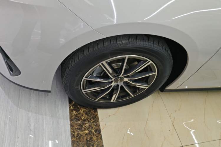 Used BYD Seal 06 New Energy 2024 DM-i 120KM Prestige Model Left Front Wheel Hub