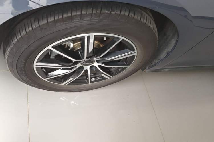 Used BYD Seal 06 New Energy 2024 DM-i 80KM Prestige Model Left Front Wheel Hub