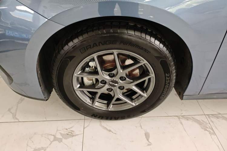 Used BYD Seal 06 New Energy 2024 DM-i 80KM Luxury Model Left Front Wheel Hub