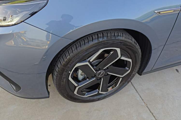 Used BYD Seal 06 New Energy 2024 DM-i 120KM Flagship Model Left Front Wheel Hub