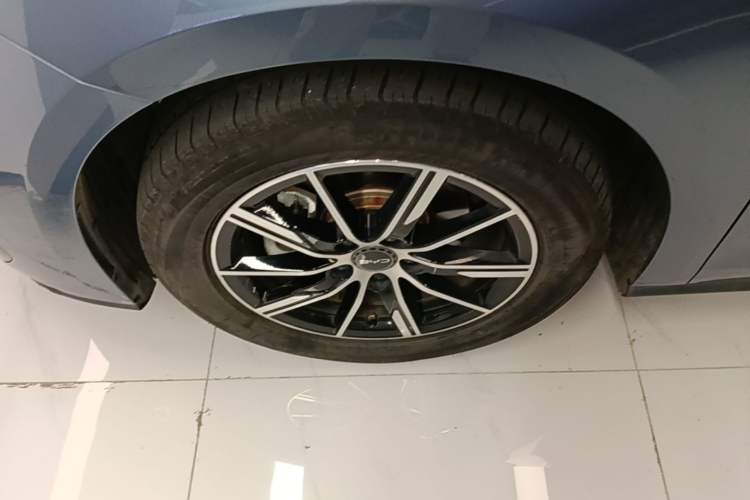 Used BYD Seal 06 New Energy 2024 DM-i 80KM Prestige Model Left Front Wheel Hub