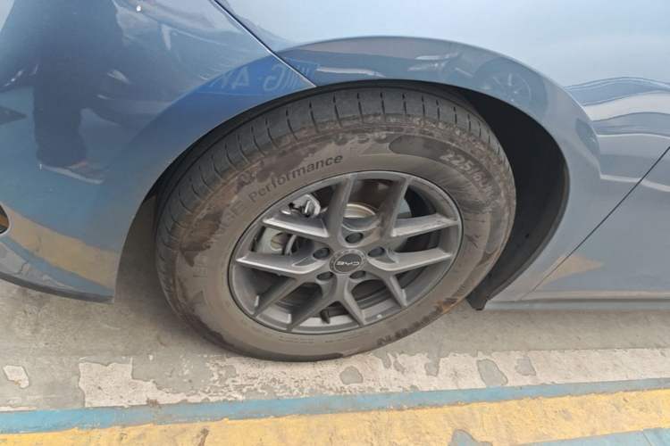 Used BYD Seal 06 New Energy 2024 DM-i 80KM Luxury Model Left Front Wheel Hub