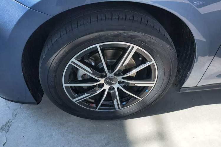 Used BYD Seal 06 New Energy 2024 DM-i 80KM Prestige Model Left Front Wheel Hub