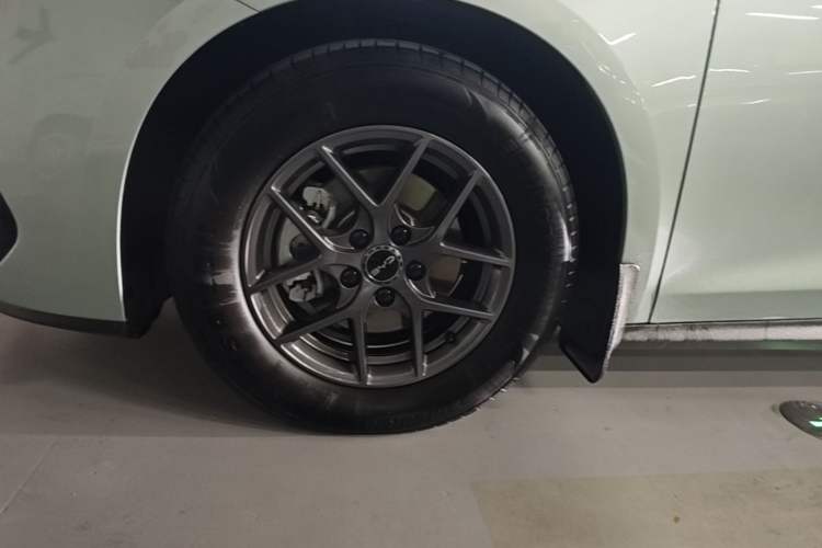 Used BYD Seal 06 New Energy 2024 DM-i 80KM Luxury Model Left Front Wheel Hub