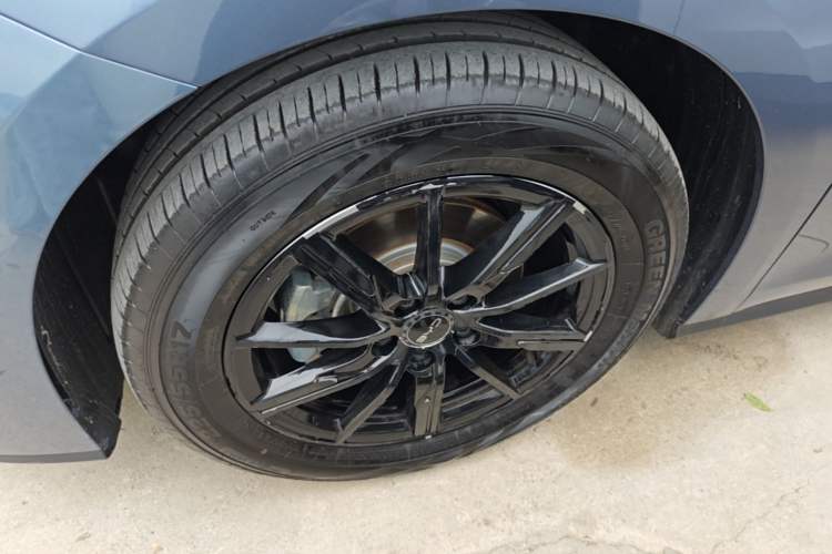 Used BYD Seal 06 New Energy 2024 DM-i 120KM Prestige Model Left Front Wheel Hub