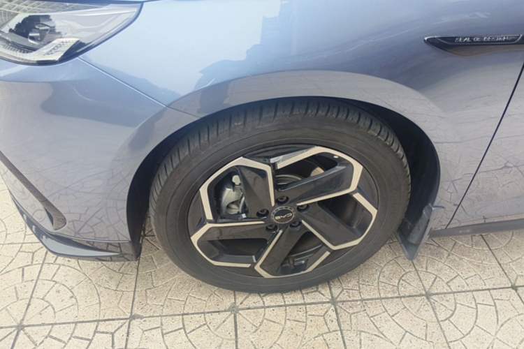 Used BYD Seal 06 New Energy 2024 DM-i 120KM Flagship Model Left Front Wheel Hub