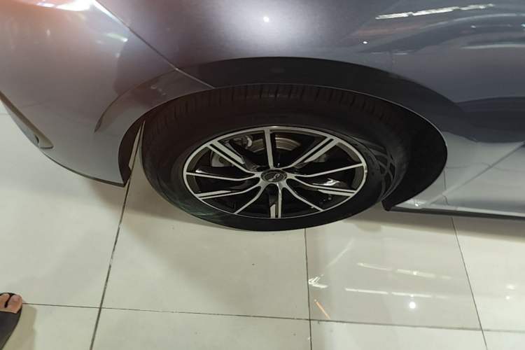 Used BYD Seal 06 New Energy 2024 DM-i 120KM Prestige Model Left Front Wheel Hub