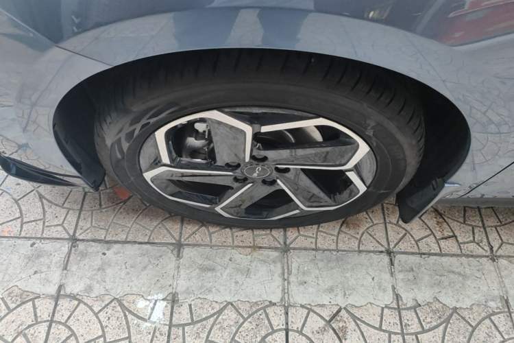 Used BYD Seal 06 New Energy 2024 DM-i 120KM Flagship Model Left Front Wheel Hub