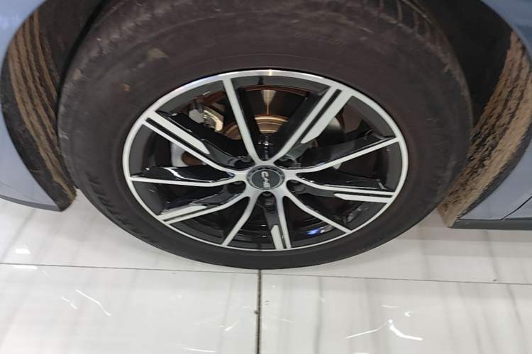 Used BYD Seal 06 New Energy 2024 DM-i 80KM Prestige Model Left Front Wheel Hub