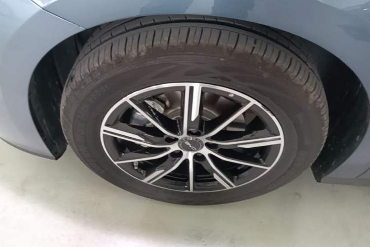 Used BYD Seal 06 New Energy 2024 DM-i 120KM Prestige Model Left Front Wheel Hub