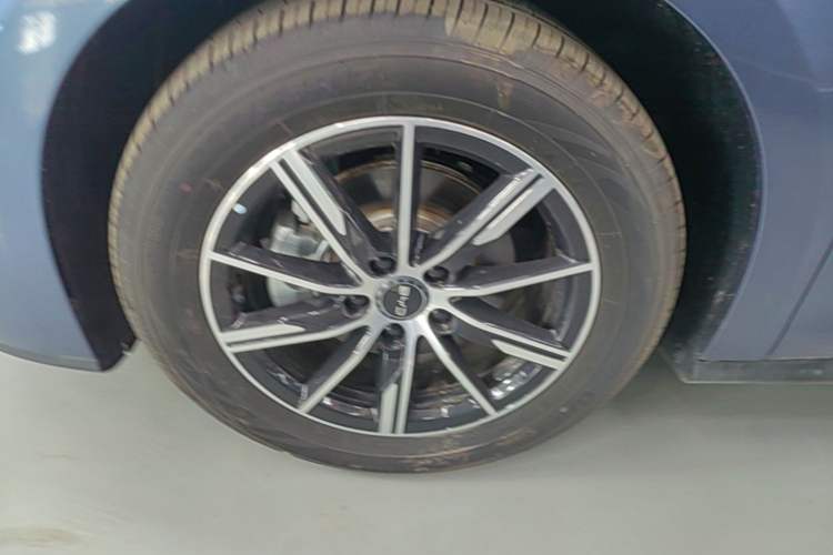 Used BYD Seal 06 New Energy 2024 DM-i 120KM Luxury Model Left Front Wheel Hub