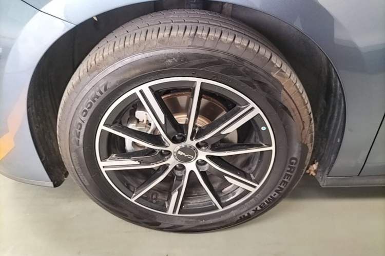 Used BYD Seal 06 New Energy 2024 DM-i 120KM Prestige Model Left Front Wheel Hub