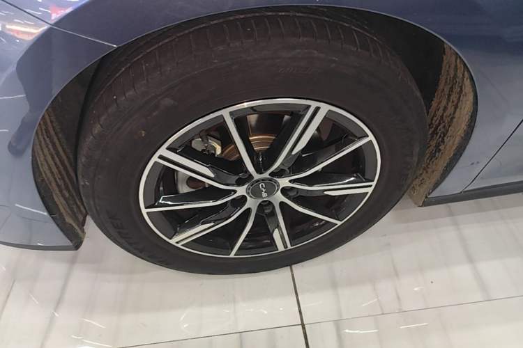 Used BYD Seal 06 New Energy 2024 DM-i 80KM Prestige Model Left Front Wheel Hub